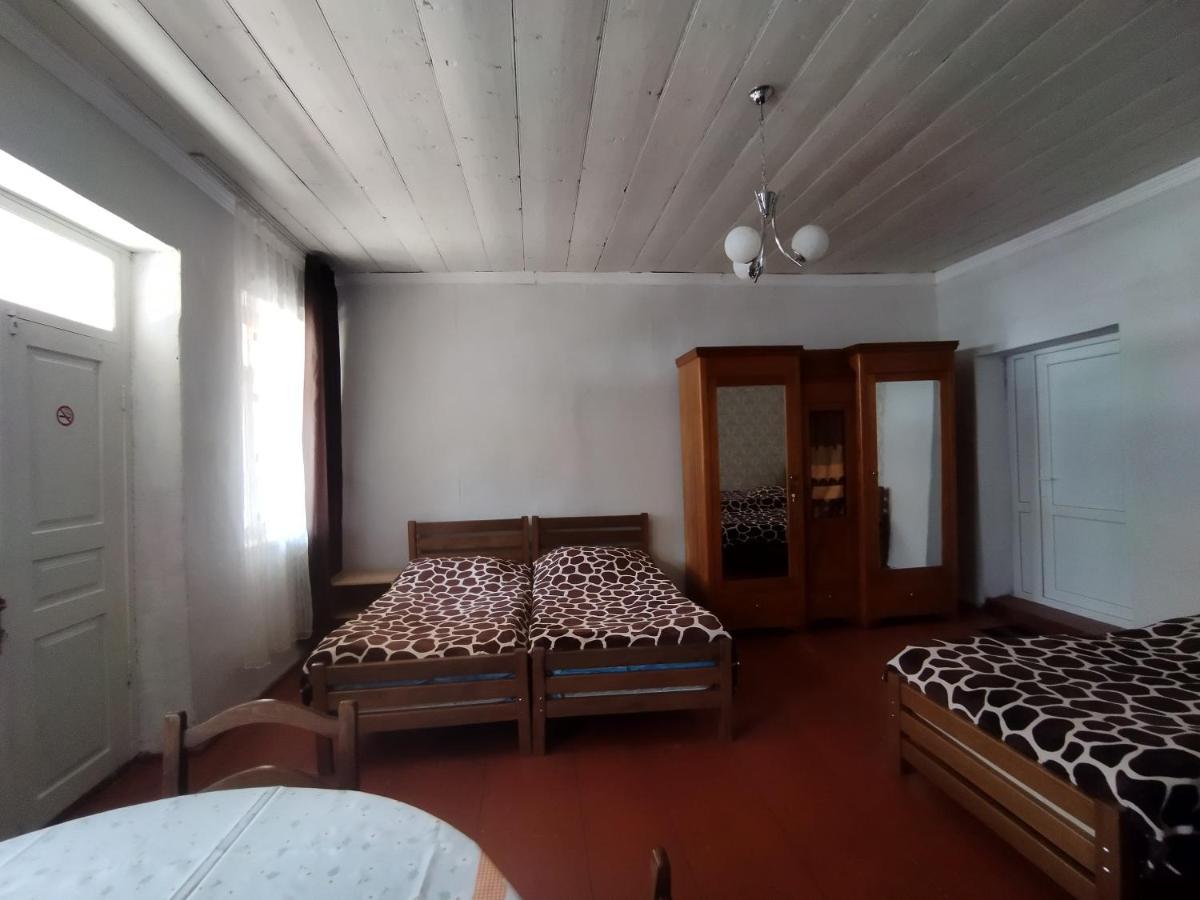 Guest House Katia Местия Екстериор снимка