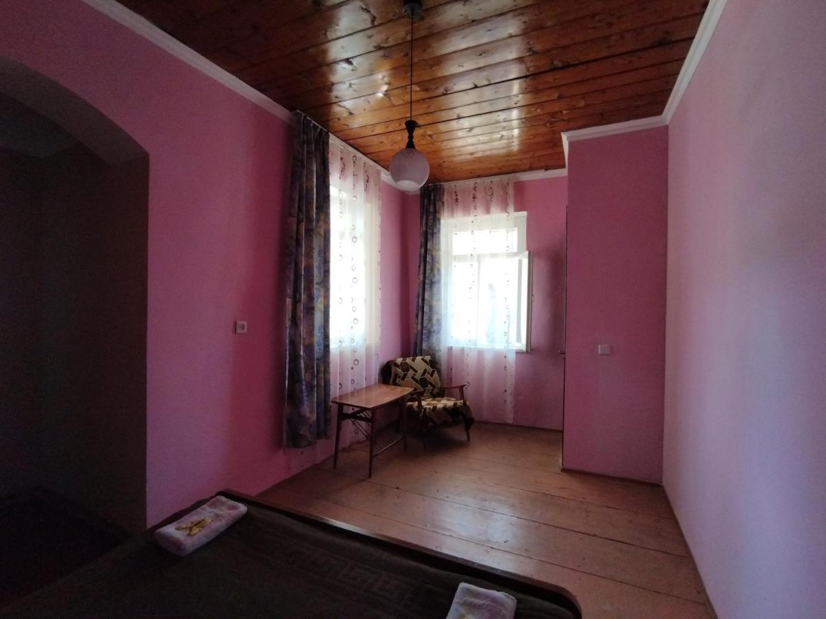 Guest House Katia Местия Екстериор снимка