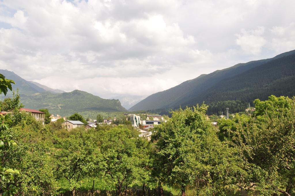 Guest House Katia Местия Екстериор снимка