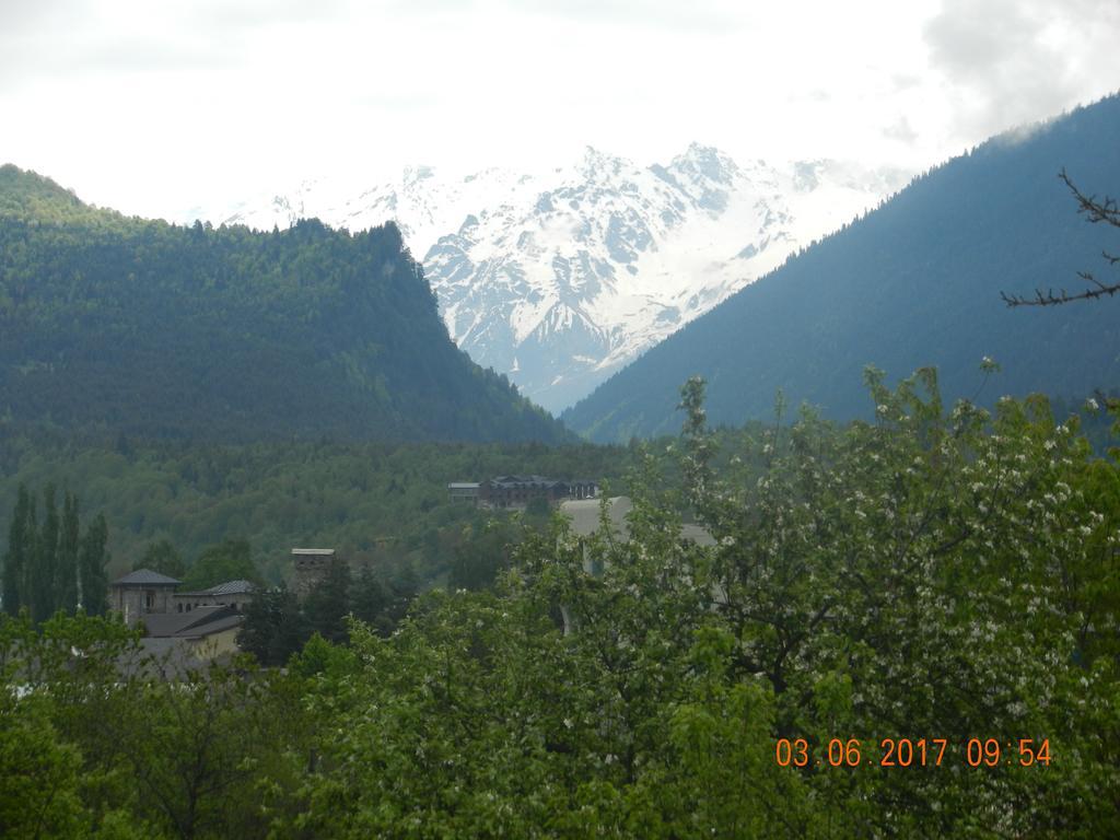 Guest House Katia Местия Екстериор снимка