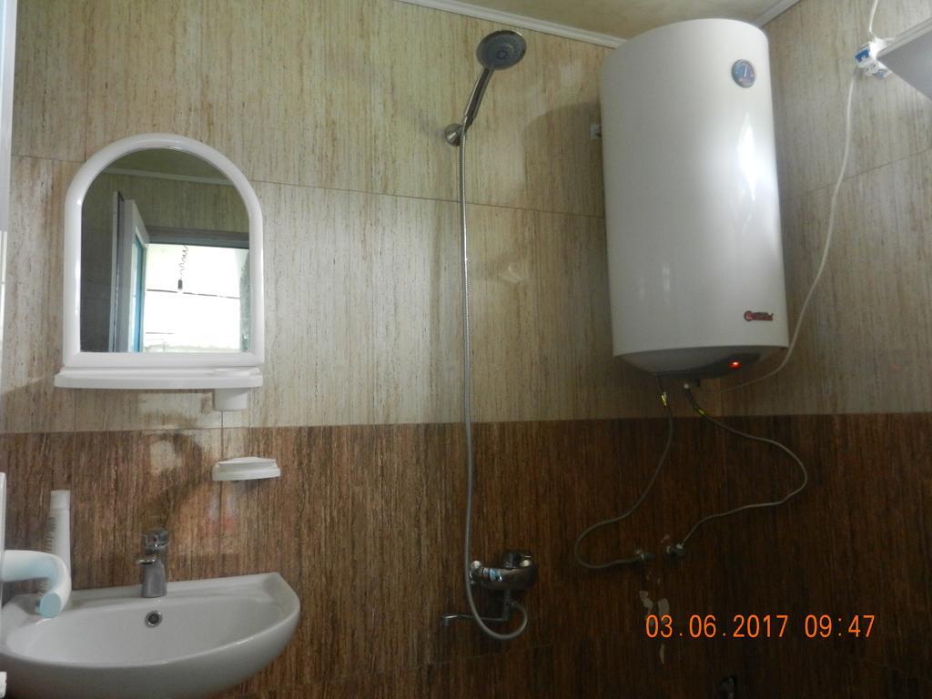 Guest House Katia Местия Екстериор снимка