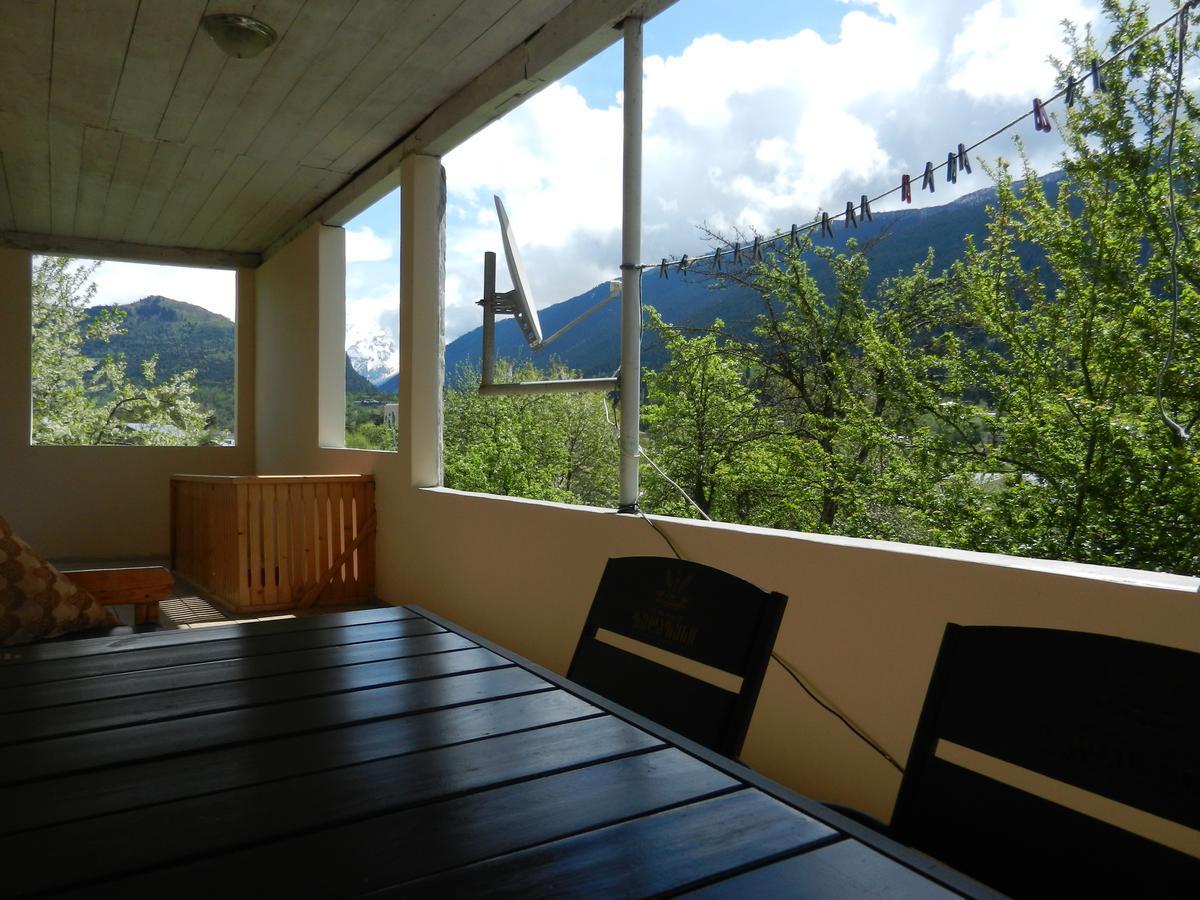 Guest House Katia Местия Екстериор снимка