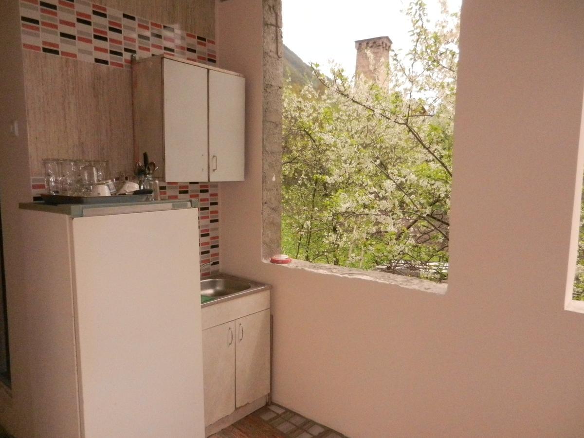 Guest House Katia Местия Екстериор снимка