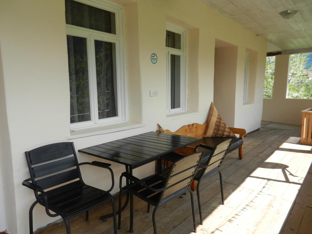 Guest House Katia Местия Екстериор снимка