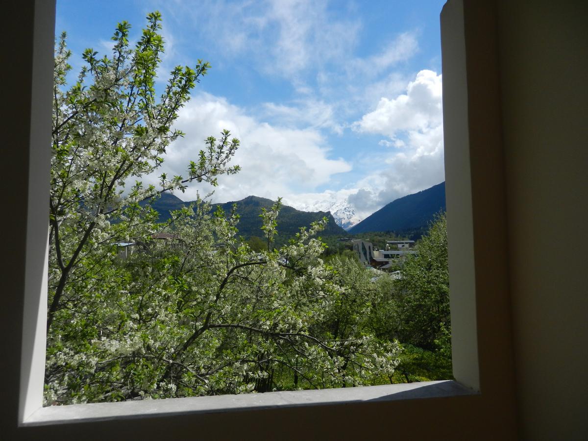 Guest House Katia Местия Екстериор снимка