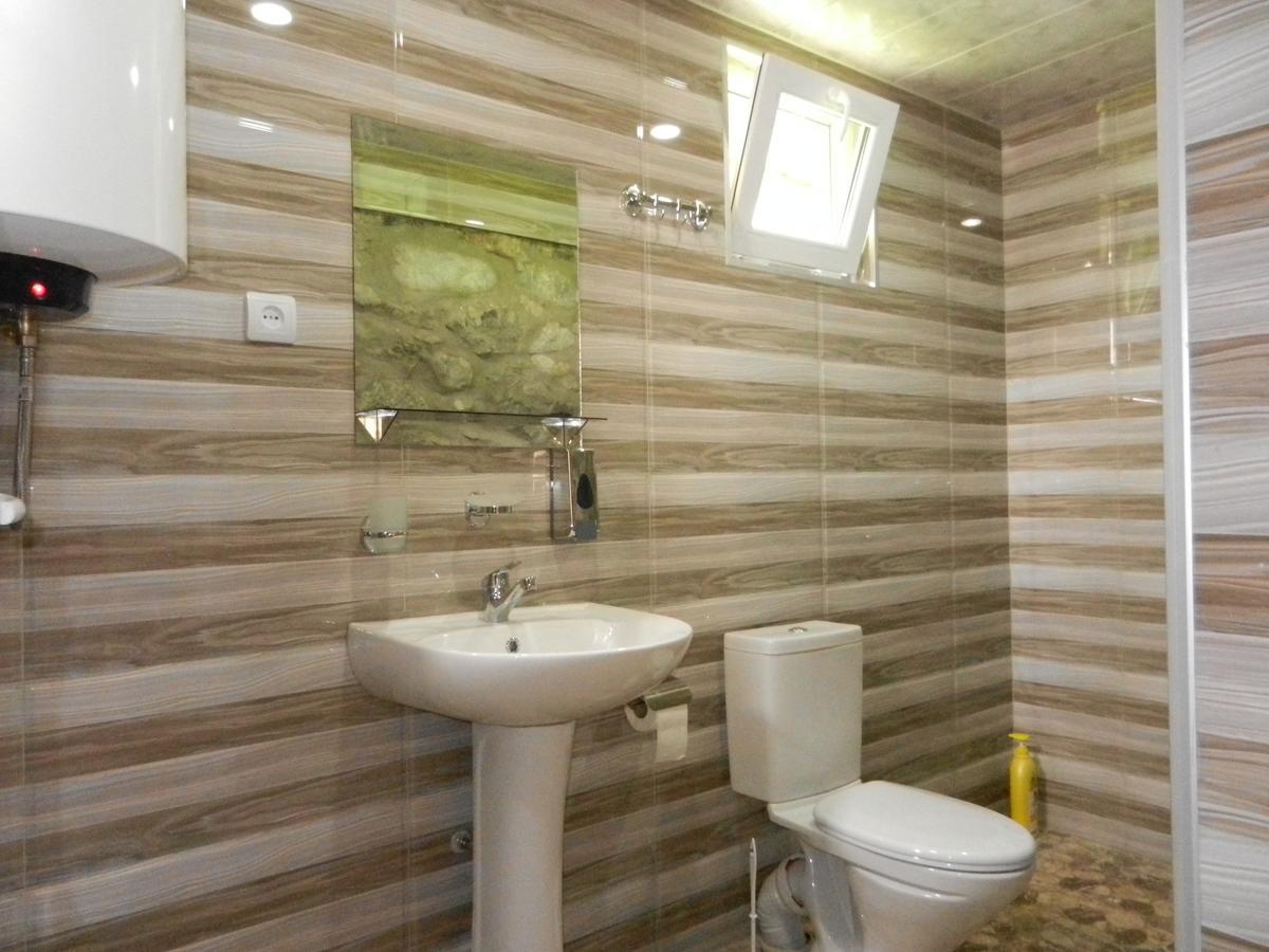 Guest House Katia Местия Екстериор снимка