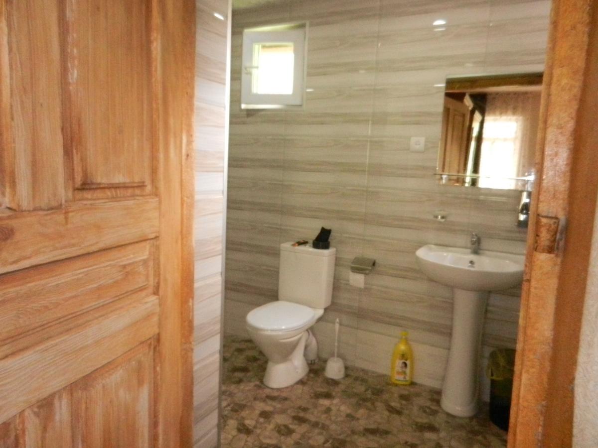 Guest House Katia Местия Екстериор снимка