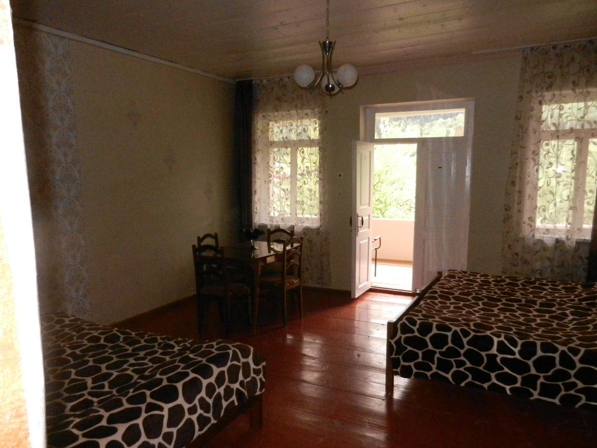 Guest House Katia Местия Екстериор снимка