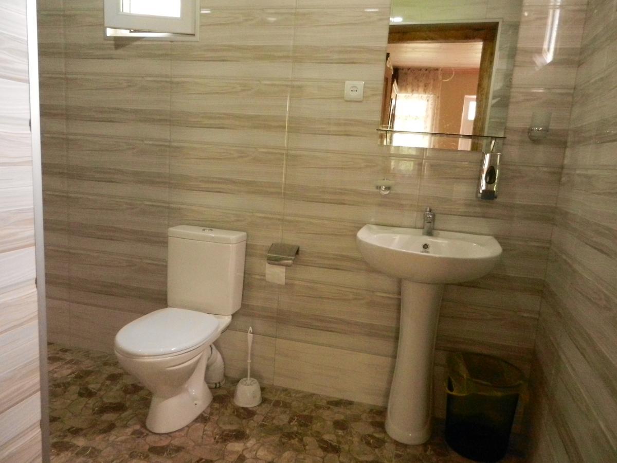 Guest House Katia Местия Екстериор снимка
