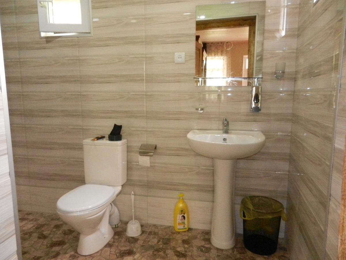 Guest House Katia Местия Екстериор снимка