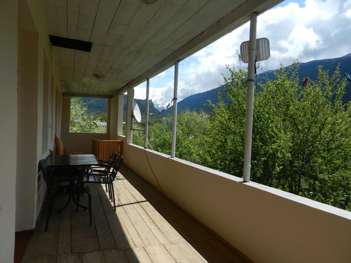 Guest House Katia Местия Екстериор снимка