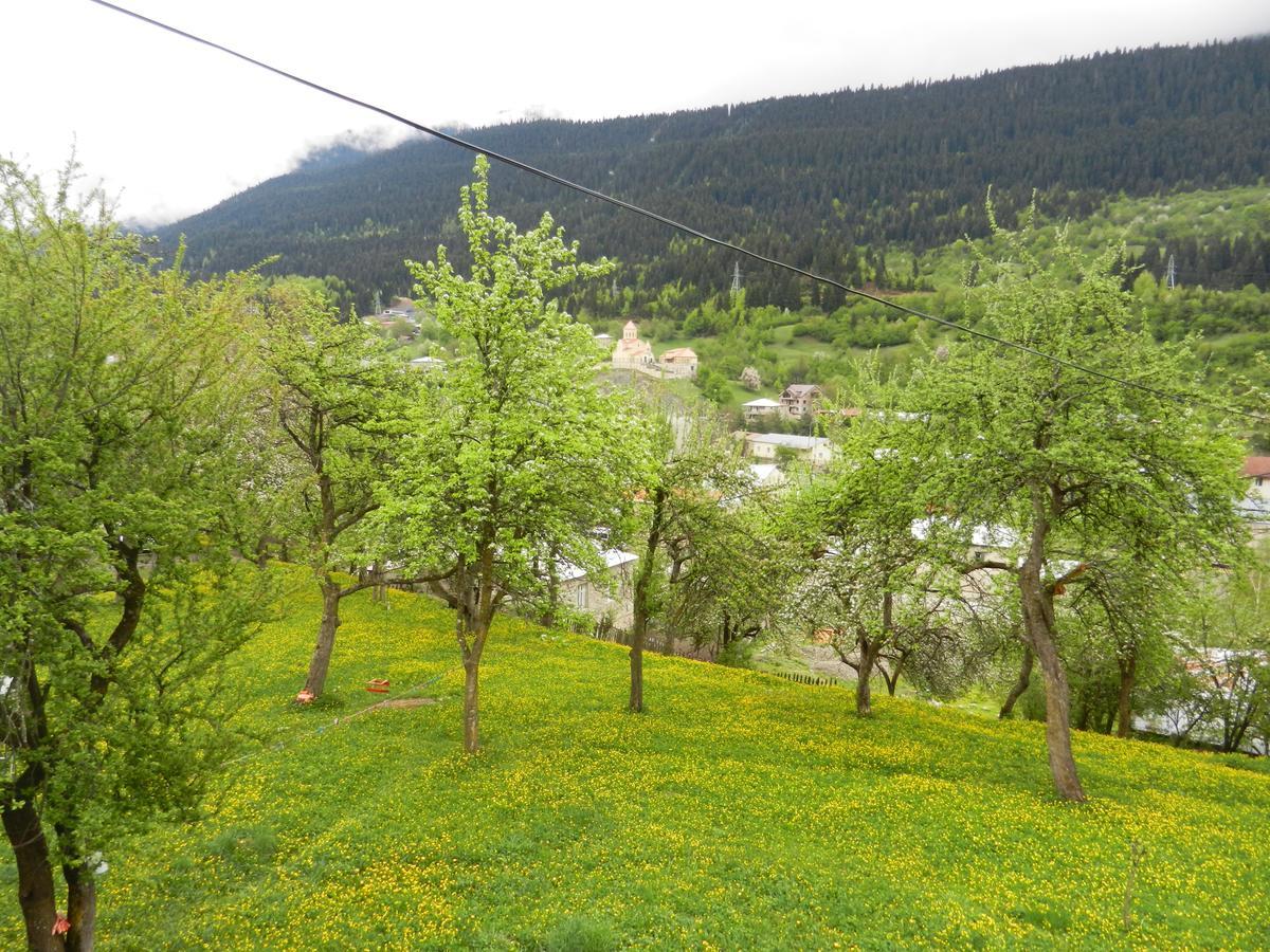 Guest House Katia Местия Екстериор снимка