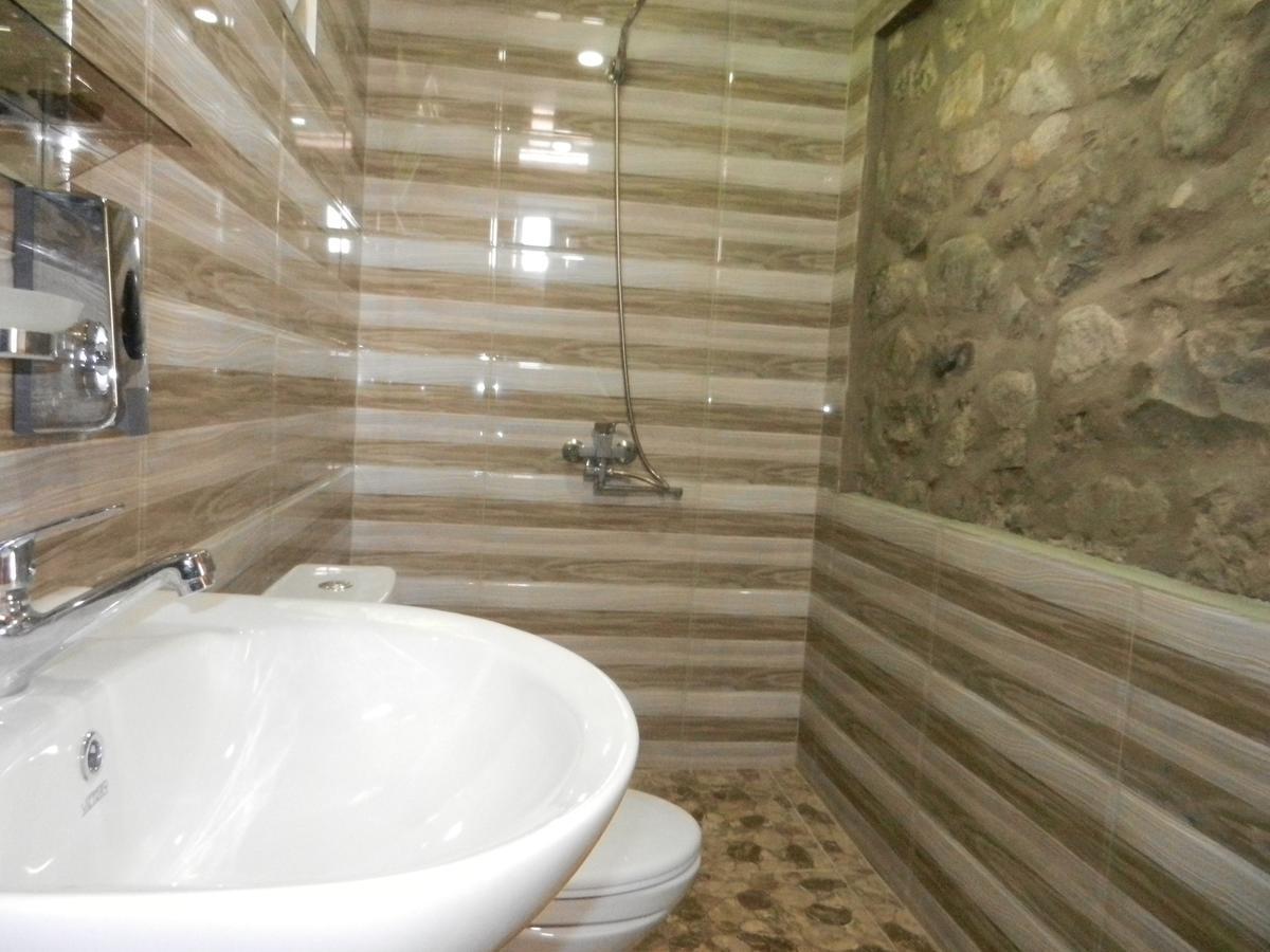 Guest House Katia Местия Екстериор снимка